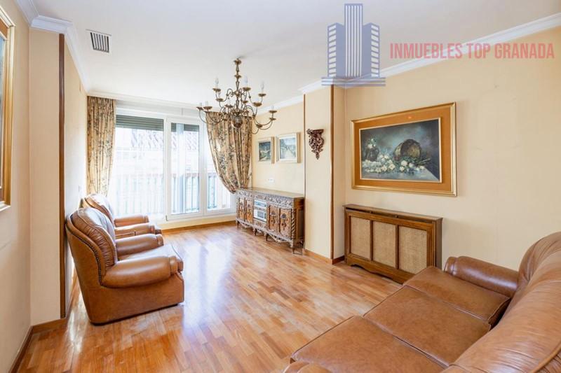 For sale of flat in Granada