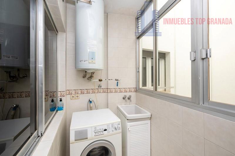 For sale of flat in Granada