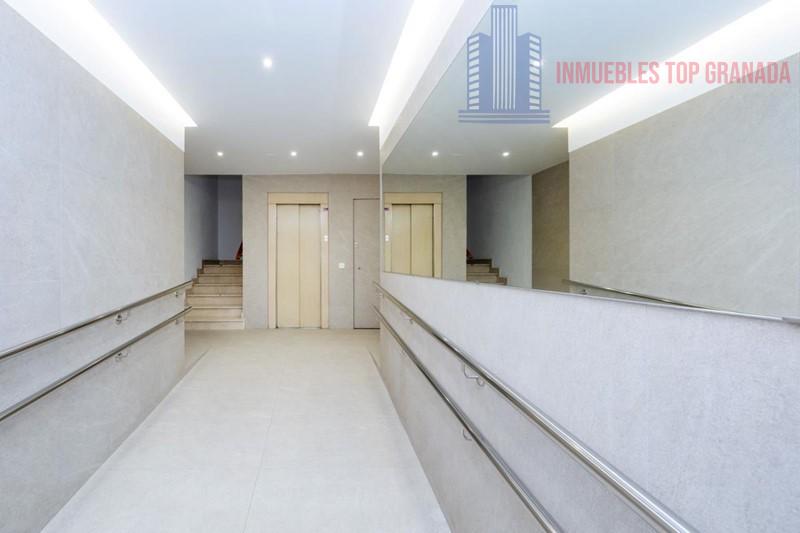 For sale of flat in Granada