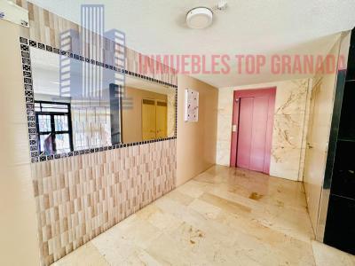 For sale of flat in Granada