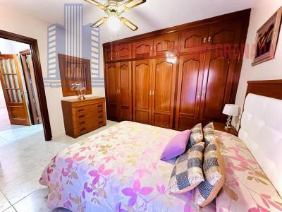 For sale of flat in Granada