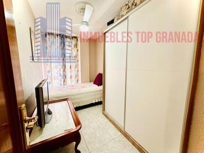 For sale of flat in Granada