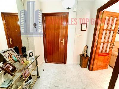 For sale of flat in Granada