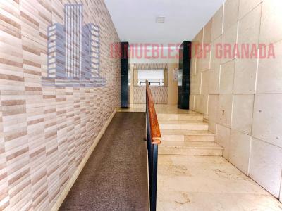 For sale of flat in Granada