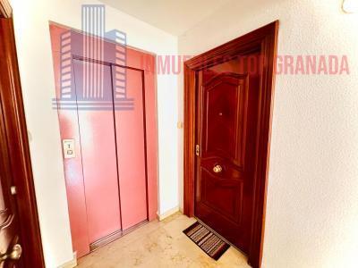 For sale of flat in Granada