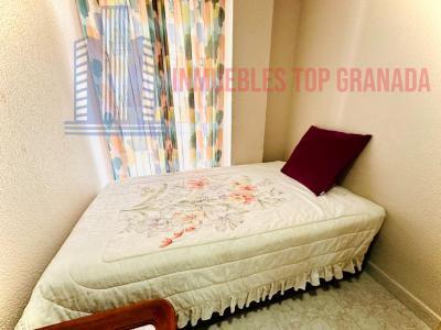 For sale of flat in Granada
