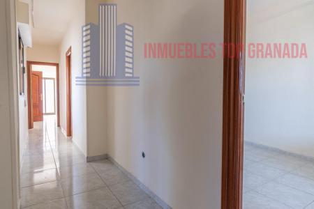 For sale of flat in Iznalloz