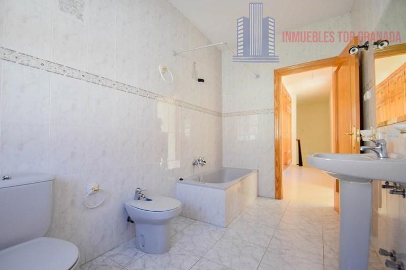 For sale of house in Otura