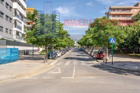 For sale of garage in Granada