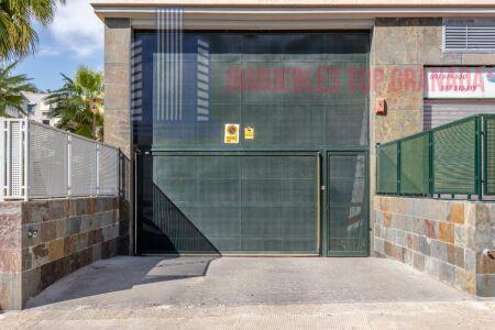 For sale of garage in Granada