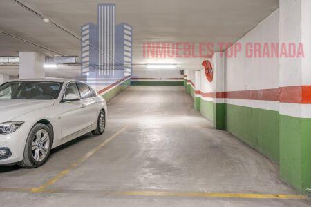 For sale of garage in Granada
