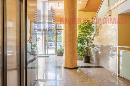 For sale of garage in Granada