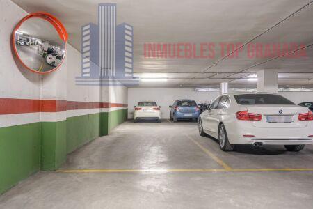 For sale of garage in Granada