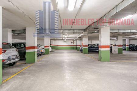 For sale of garage in Granada