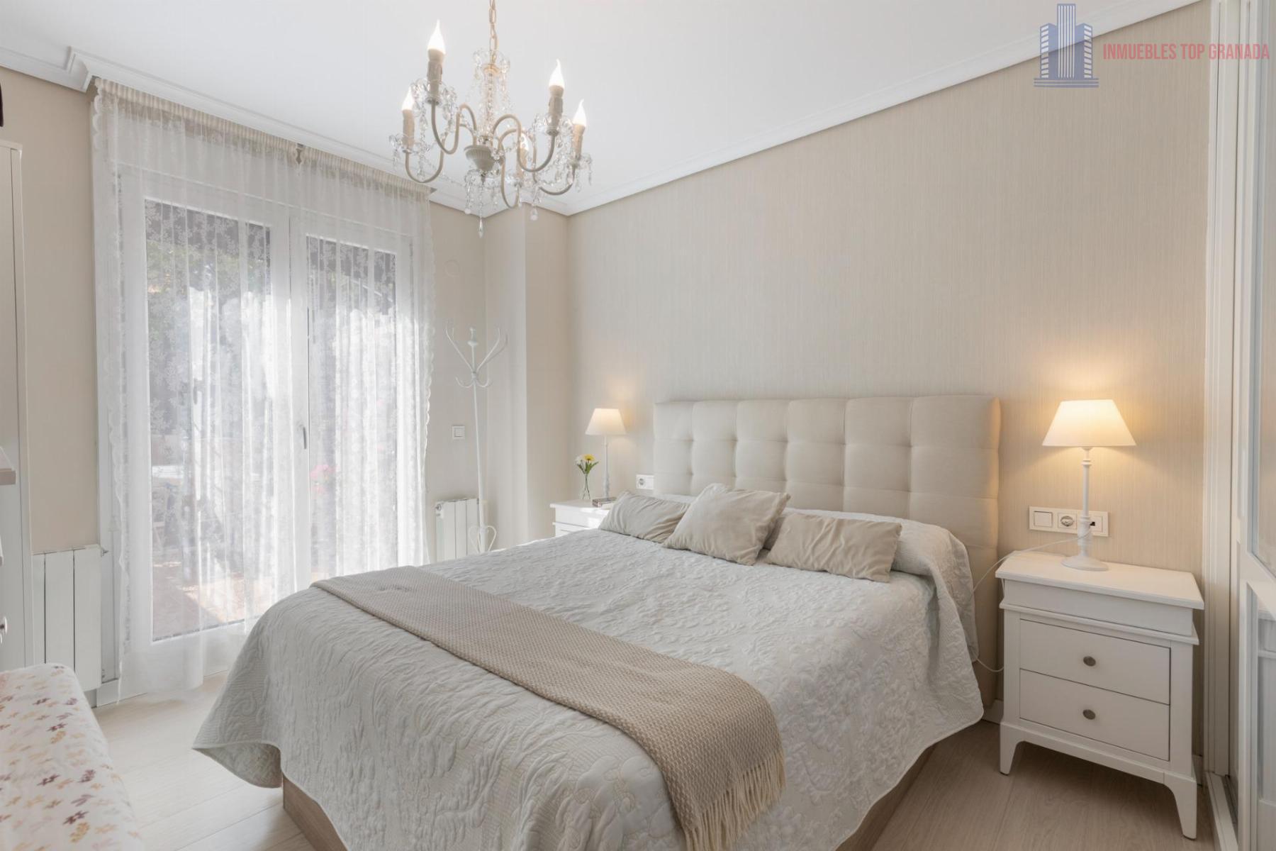 For sale of flat in Granada