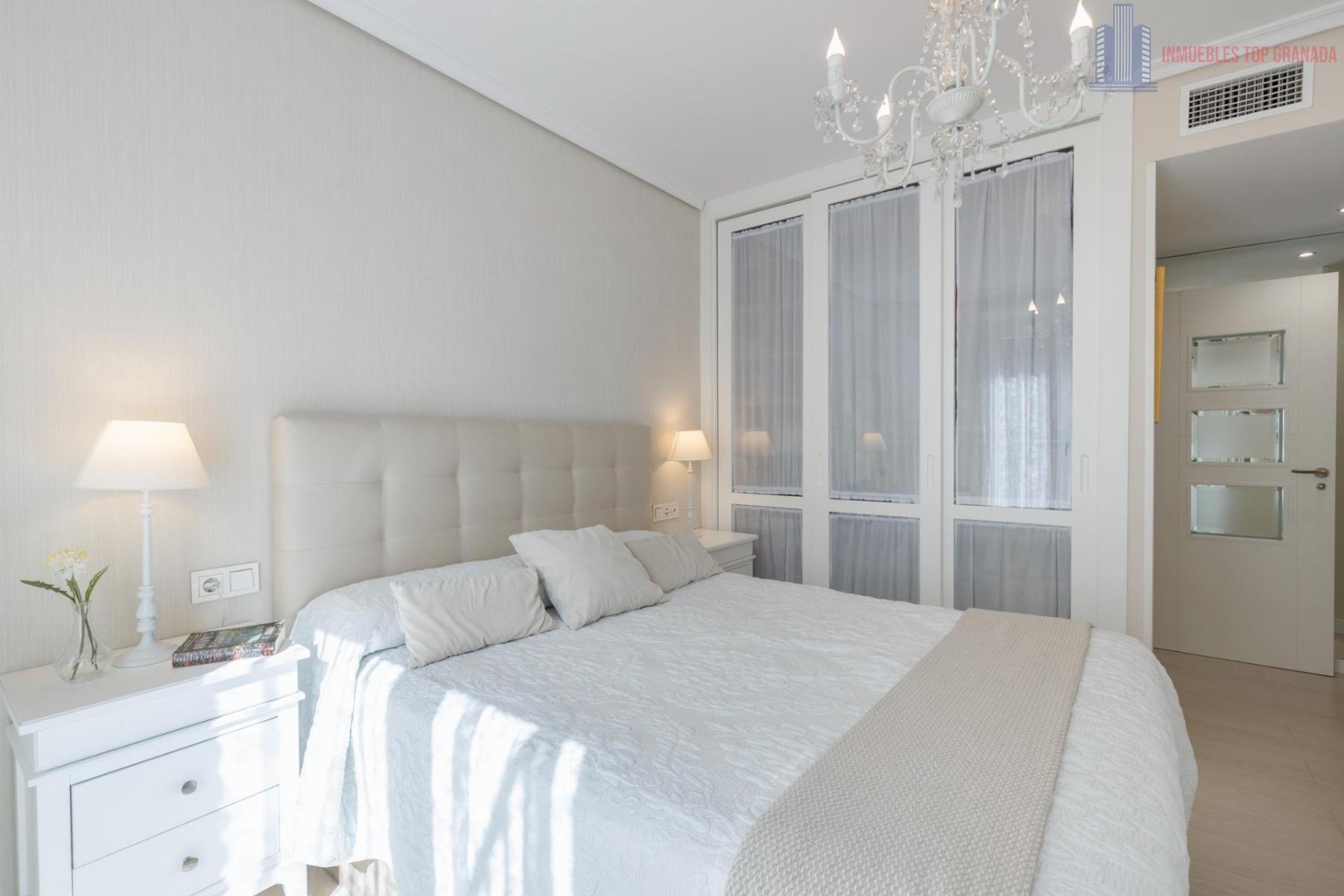 For sale of flat in Granada