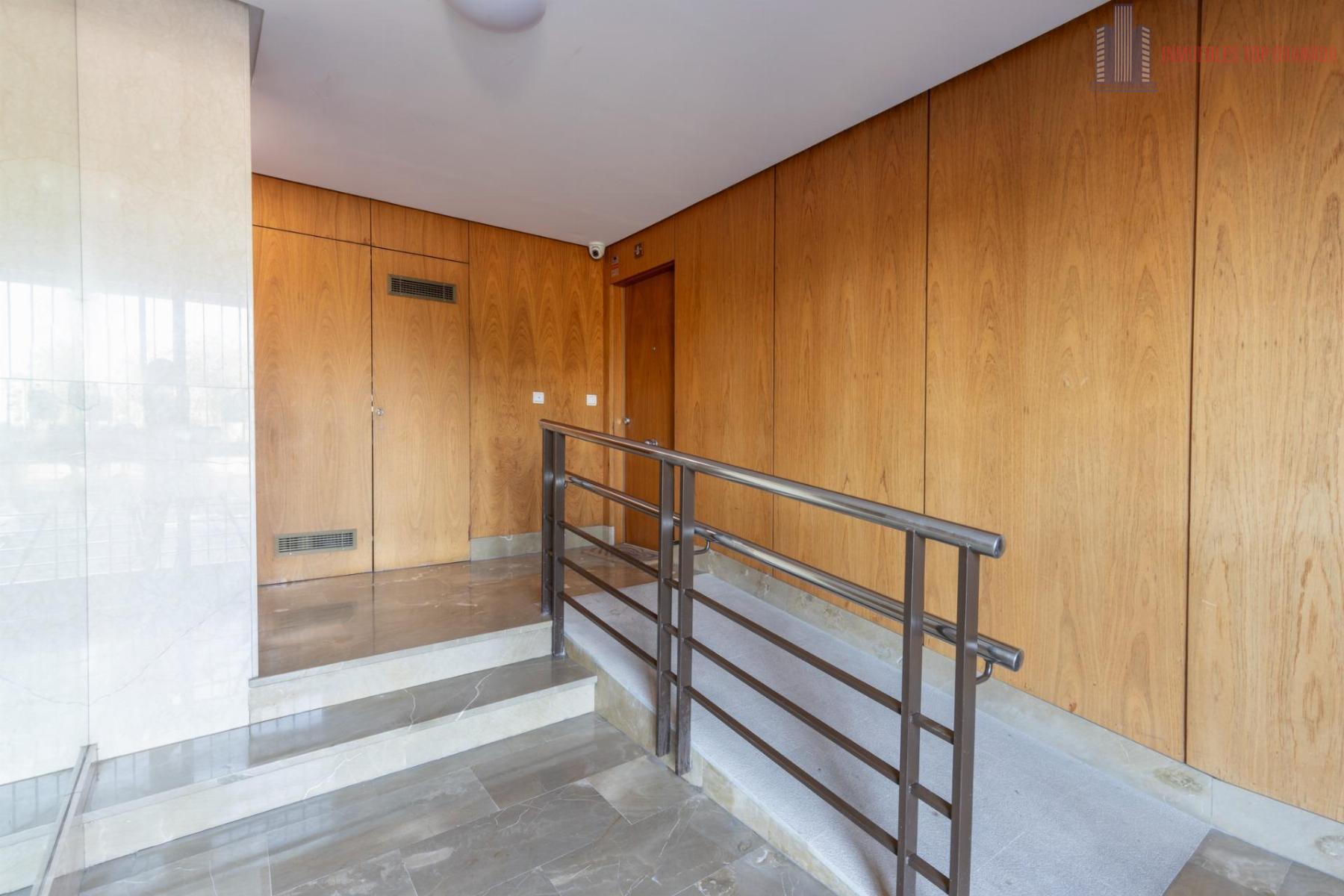 For sale of flat in Granada