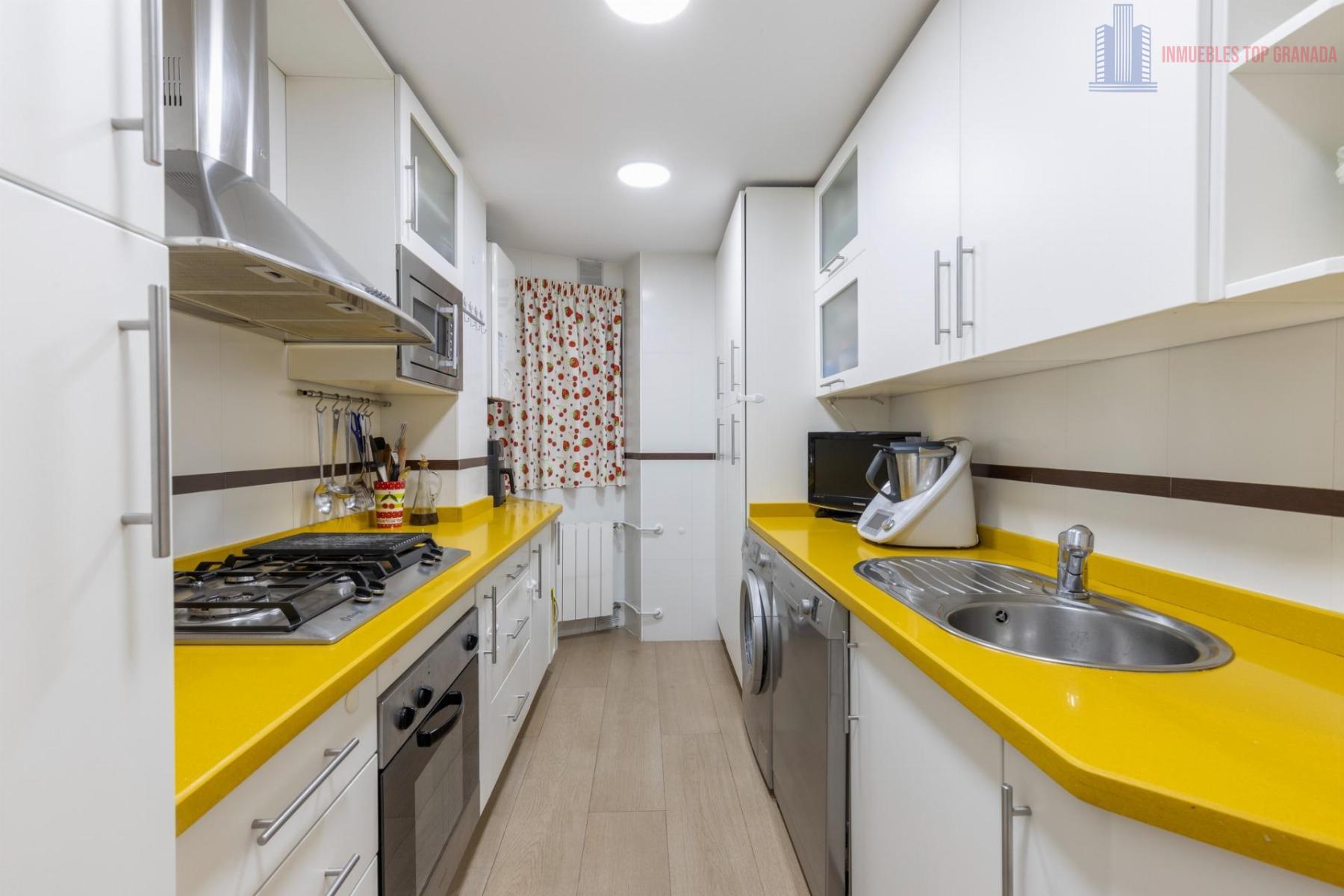 For sale of flat in Granada