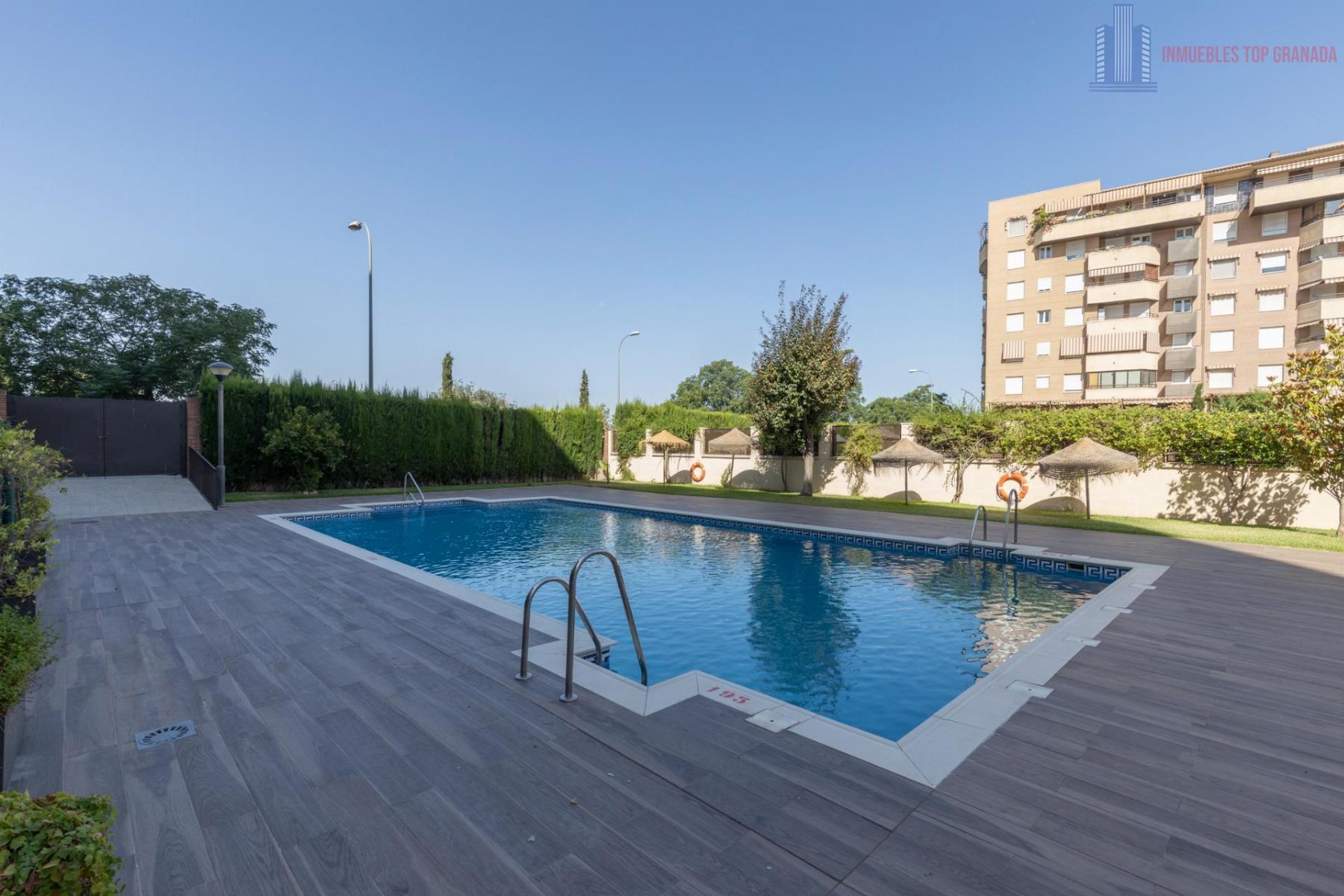 For sale of flat in Granada