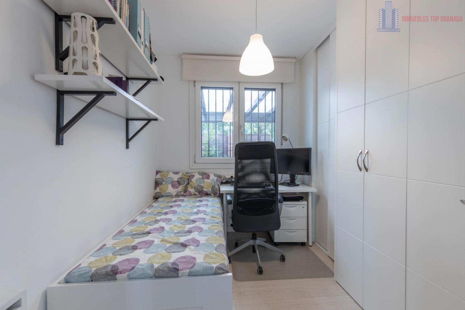 For sale of flat in Granada