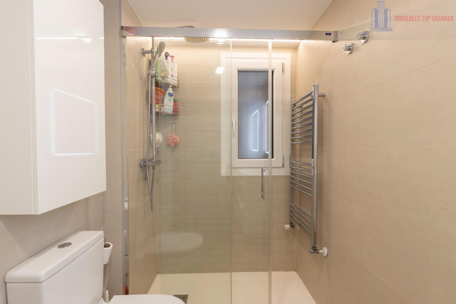 For sale of flat in Granada