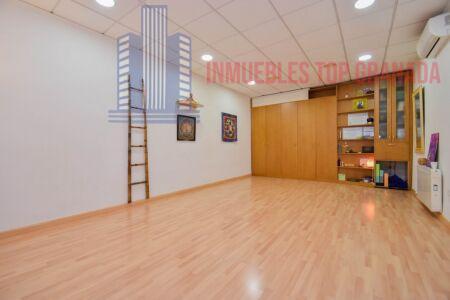 For sale of commercial in Granada