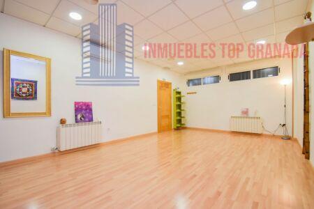 For sale of commercial in Granada