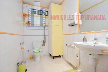 For sale of commercial in Granada