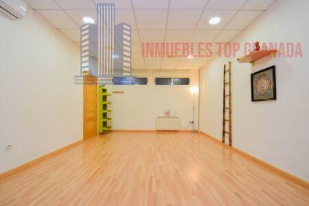 For sale of commercial in Granada