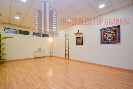 For sale of commercial in Granada