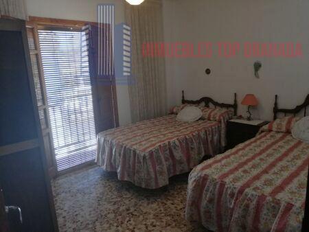 For sale of house in Lecrín