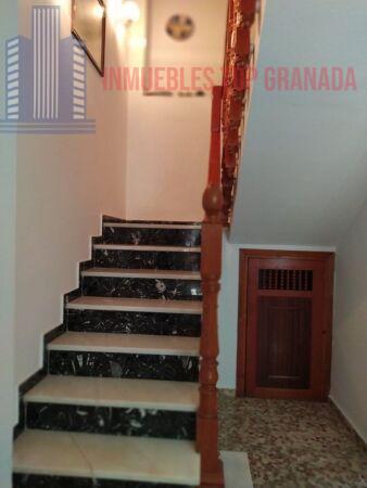 For sale of house in Lecrín