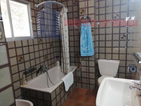 For sale of house in Lecrín