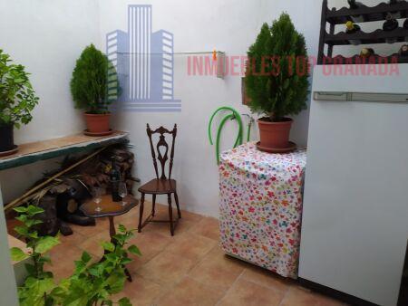 For sale of house in Lecrín