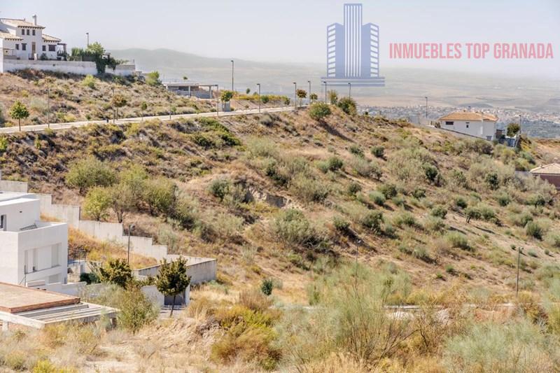 For sale of land in La Zubia