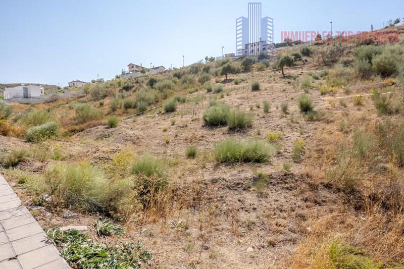 For sale of land in La Zubia