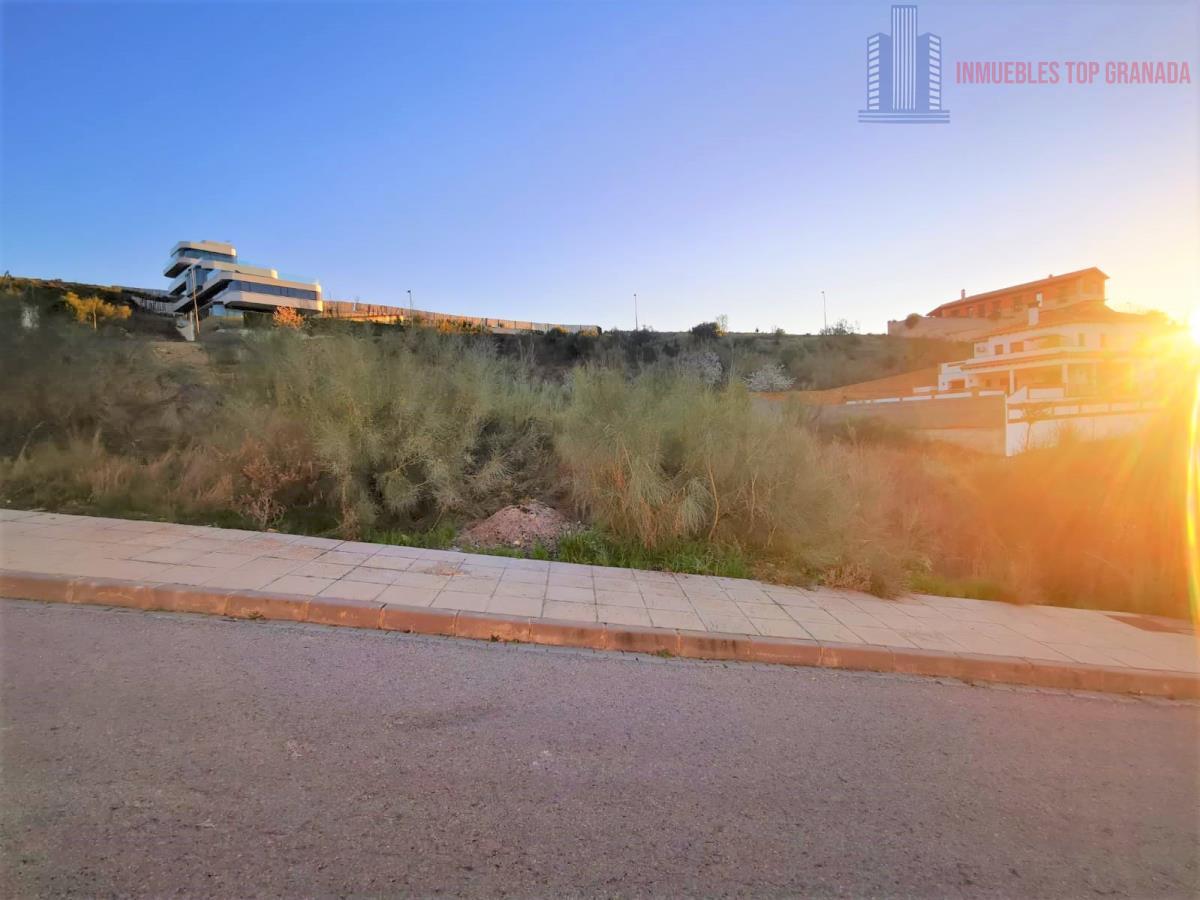 For sale of land in La Zubia