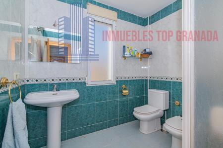 For sale of house in La Zubia