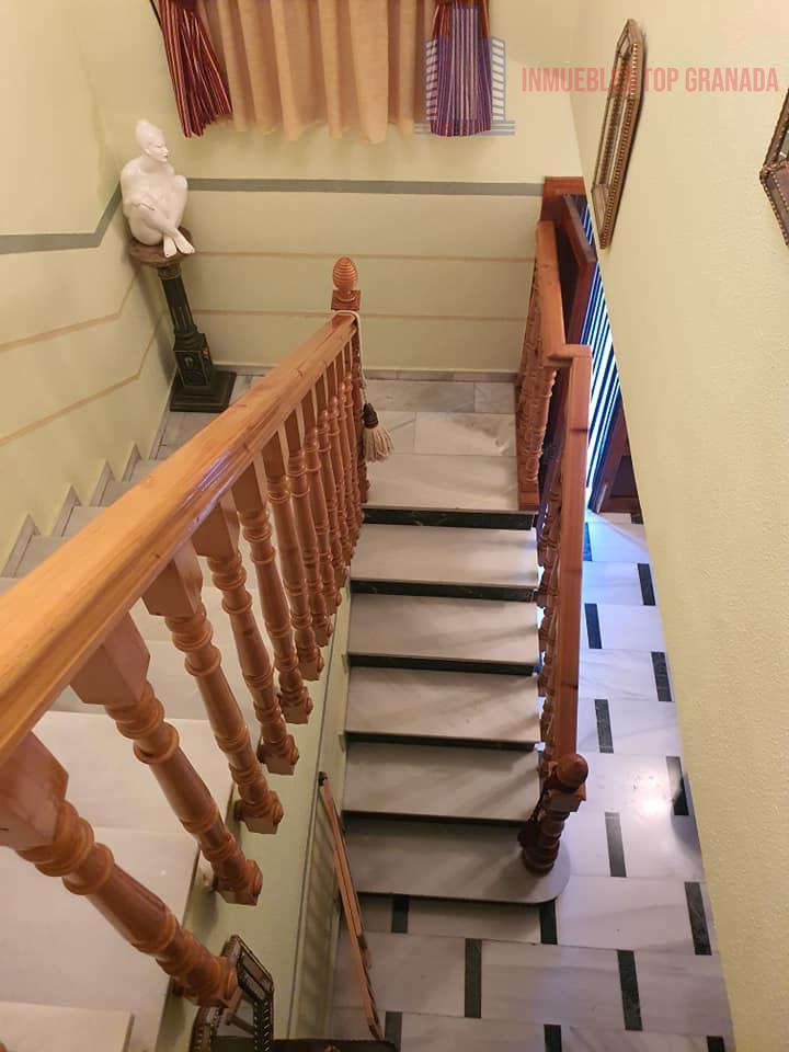 For sale of house in Colomera