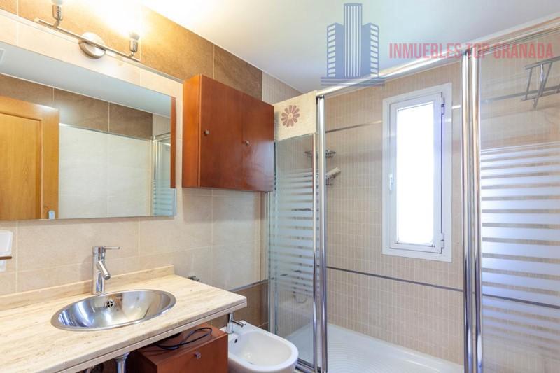 For sale of house in Granada