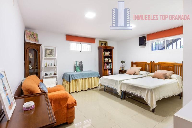 For sale of house in Granada