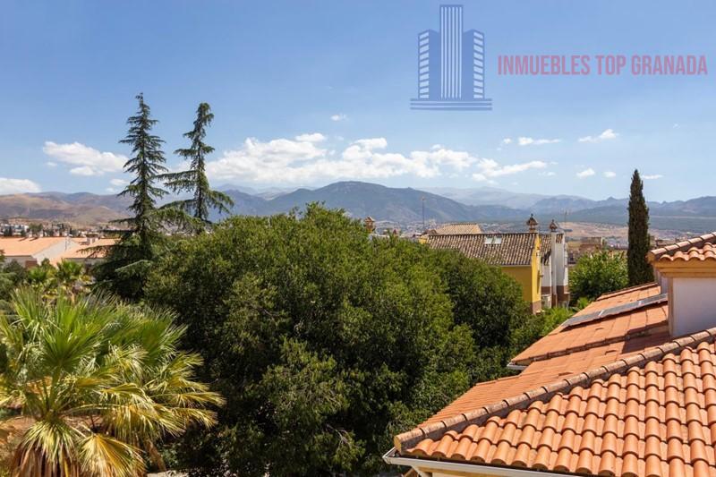 For sale of house in Granada