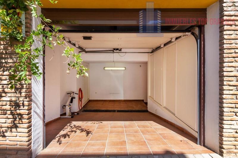 For sale of house in Granada