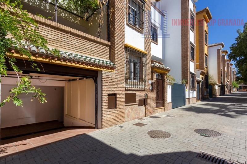 For sale of house in Granada