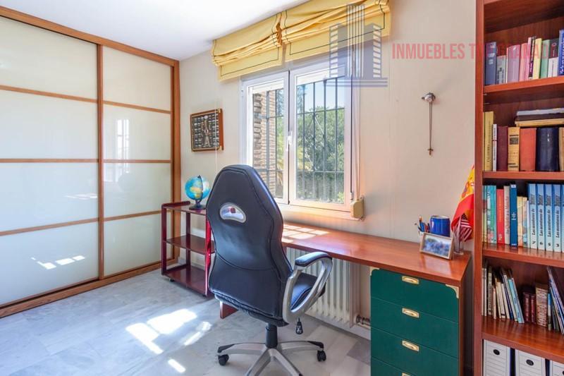 For sale of house in Granada