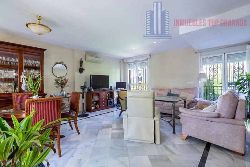 For sale of house in Granada