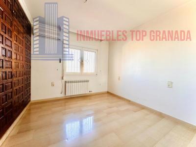 Venta de chalet en Huétor Vega