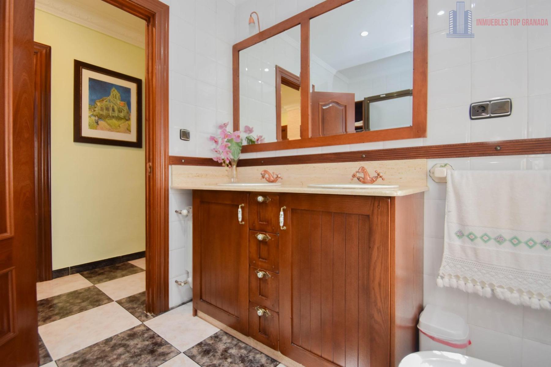 For sale of house in Peligros