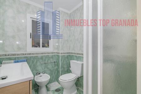 For sale of flat in Granada