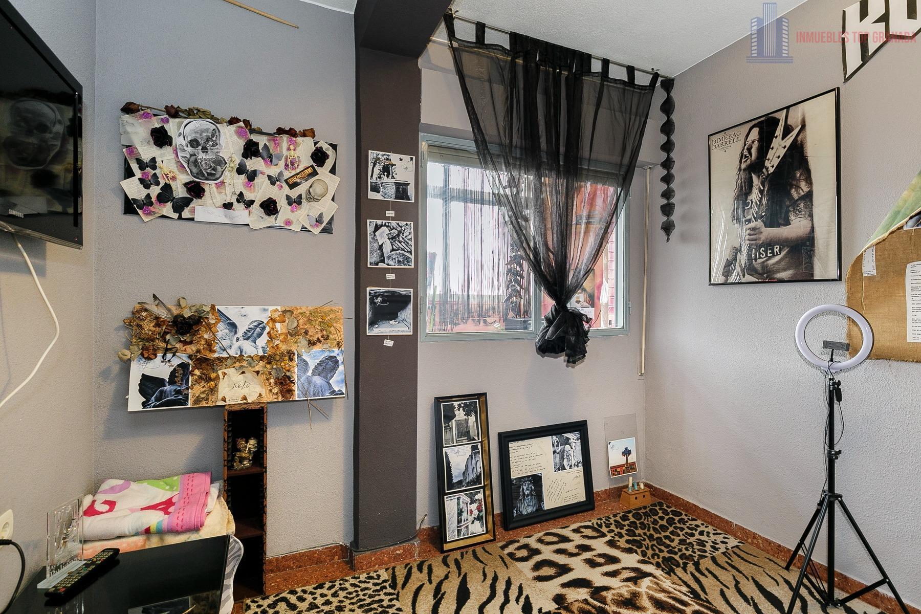 For sale of flat in Granada